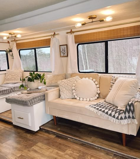 Boho Rv Remodel Living Room, Interior Rv Makeover, Camper Couch Ideas, Camper Living Room Remodel, Camper Rehab Rv Interior, Cute Rv Interior, Rv Living Room Decor, Painted Camper Interior, Camper Living Room Ideas