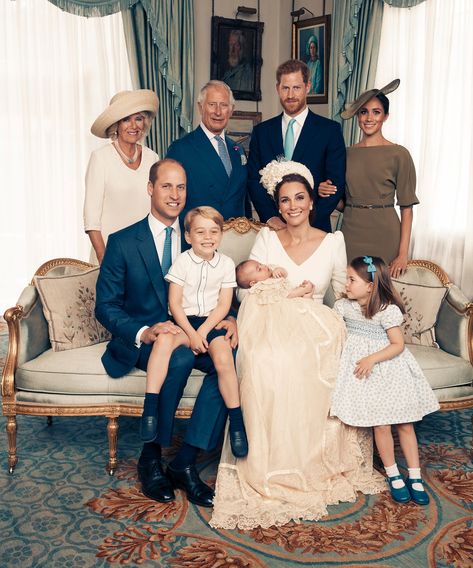 The Brand New Portraits Of The Royal Family Will Clear Your Skin #refinery29 https://www.refinery29.com/en-us/2018/07/204487/royal-family-portraits-prince-louis-christening Christening Photos, Kate Und William, Royal Family Portrait, Princesa Charlotte, Prins William, Prince William And Kate Middleton, Cambridge Family, Royal Family Pictures, English Royal Family