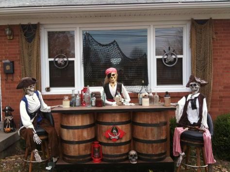 Pirate Window Display, Pirate Bar Ideas, Pirate Halloween Decorations, Pirate Bar, Halloween Pirates, Pirate Halloween Party, Halloween Forum, Pirate Decor, Pirates Life