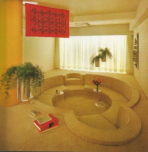 my childhood home had a carpet-covered conversation pit, they were the coolest! i wish i had one now :) Sunken Bath, 60s Interior, 70s Interior Design, 80s Interior Design, Conversation Pit, 80s Interior, 70s Interior, Retro Interior Design, Sunken Living Room