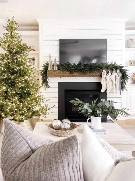 Christmas Fireplace Mantels, Minimalist Christmas Decor, Decor 2023, Holiday Room, Tree Collar, Christmas Fireplace Decor, Christmas Tablescape, Christmas Mantle, Christmas Bedroom