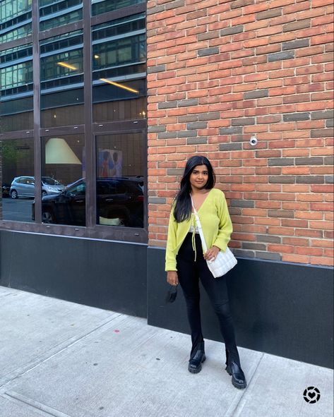 Lime Green Cardigan Outfit, Lime Green Sweater Outfit, Green Cardigan Outfit, Green Sweater Outfit, Fall Sunday, Split Hem Leggings, Lime Green Sweater, Chunky Chelsea Boots, Hem Leggings