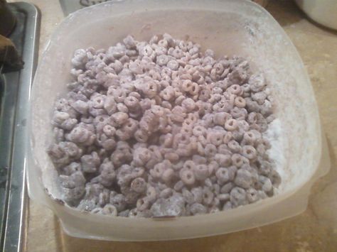 Thrifty 31 Blog: Cheerio Puppy Chow- when I crave the chocolate peanut butter goodness but have no Chex Mix Easy Snacks For Kids, Chex Cereal, Puppy Chow, Chex Mix, Chow Chow, Chocolate Peanut Butter, Easy Snacks, Sweet Tooth, Food To Make