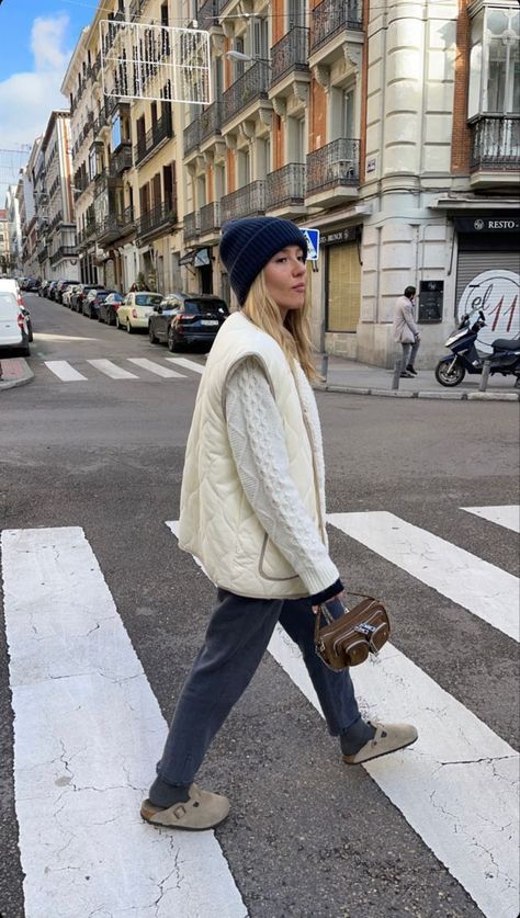 Birkenstock Autumn Outfit, Birkenstock Clogs Street Style, Autumn Winter 2023 Street Style, Scandinavian Fall Outfit, Swedish Outfit Street Style, Birkenstock Clogs Outfit Winter, Birkenstock Boston Outfit Women, Peacoat Womens Outfit, Women Birkenstock