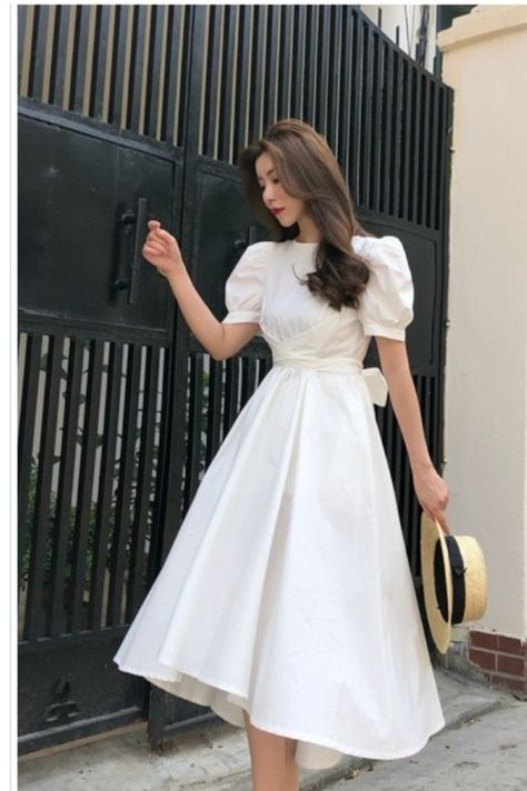 Simple Long White Dress, White Dress Aesthetic, Farewell Dresses, Chinese Fancy Dress, Cute Formal Dresses, Stylish Short Dresses, Daily Fashion Inspiration, Grunge Dress, Elegant Dresses Classy