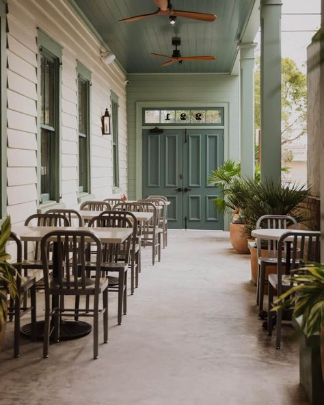 Best Cafes In Charleston, Brunch In Charleston Sc, Charleston Sc Restaurants Downtown, Breakfast Charleston Sc, Charleston Brunch, Charleston Breakfast, Visit Charleston Sc, Charleston Aesthetic, Charleston Sc Things To Do