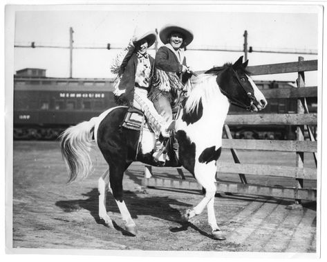 Dale Evans, The Dictator, The Lone Ranger, Tv Westerns, Roy Rogers, Western Movie, Cowboys And Indians, Vintage Cowgirl, Happy Trails