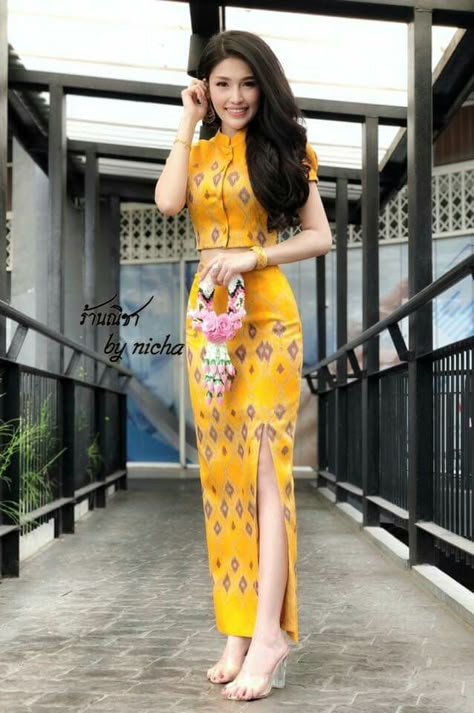 Kachin Dress Design, Batik Dress Modern, Batik Skirt, Clothing Pattern Design, Filipiniana Dress, Burmese Clothing, 2piece Outfits, Chinese Style Dress, Traditional Dresses Designs