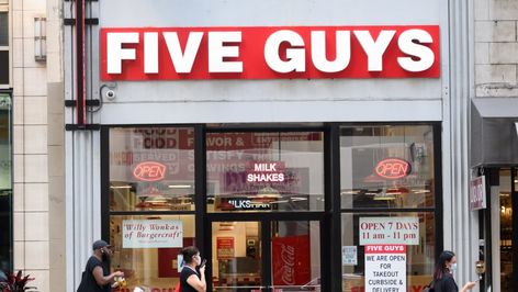 This is why Five Guys' milkshakes are so delicious Five Guys Milkshake, Burger King Milkshake, Local Fast Food, Fast Food Items, Food F, Malted Milk, Milkshake Recipes, Burger And Fries, Strawberry Milkshake