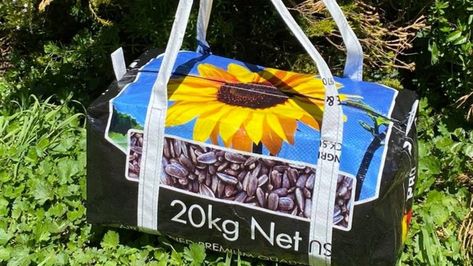 How To Upcycled Feed Bag Totes - COWGIRL Magazine Feed Sack Crafts, Bags Made From Feed Bags, Grain Bags Repurposed, Feed Bag Totes Diy, Feed Bags Repurposed Diy, Feed Sacks Ideas Diy, Feed Sack Tote Bag Pattern, Feed Bag Tote Pattern, Feed Bag Crafts