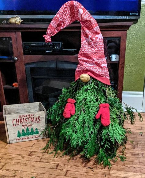 I love Gnomes and this was so easy to do! All you need for each gnome is a tomato cage, branches from a Christmas tree, a pair of toddler mittens, a pair of small leggings or sweater for the hat, a potato for the nose, a coat hanger to make the end of the hat droopy, some wire to attach the nose and mittens, about 12 zip ties to attach the branches, a piece of string or ribbon to tie the end of the hat shut and metal stakes or bricks so it won't topple in the wind. Tomato Cage Gnome, Diy Tomato Cage, Tomato Cage Crafts, Tomato Cage Christmas Tree, Toddler Mittens, Plaid Christmas Tree Skirt, Buffalo Plaid Christmas Tree, Tomato Cages, Gnomes Diy