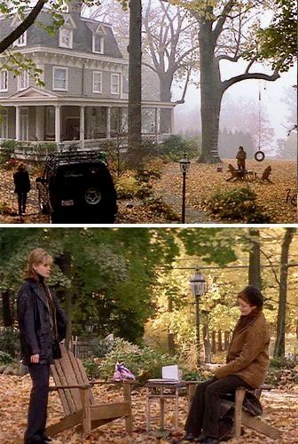 Autumn In Movies, Autumn 90s Aesthetic, Cozy 90s Aesthetic, Cozy Halloween Movies, Autumn Aesthetic Movies, Cozy Fall Tv Shows, Best Autumn Movies, Stepmom Movie Aesthetic, Romantic Fall Movies