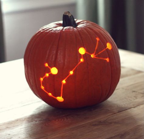 DIY Constellation Pumpkin Constellation Pumpkin Carving, Constellation Pumpkin, Pumpkin Drilling, Diy Constellation, Library Halloween, Pumpkins Ideas, Galaxy Decor, Pumpkin Contest, Diy Galaxy