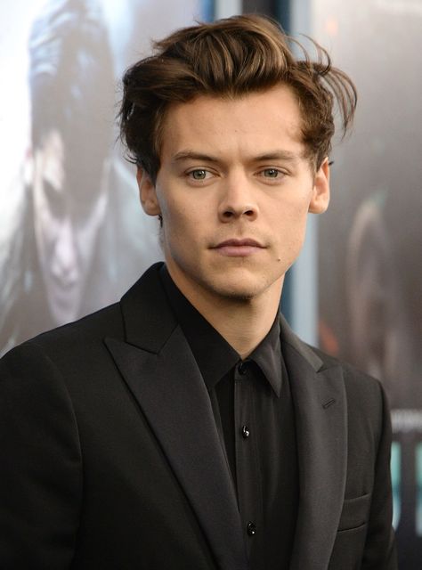 Harry Styles Got A Fresh Haircut — & Sparked A Whole New Era #refinery29 Haircut Movie, Harry Styles Haircut, Harry Styles Dunkirk, Harry Styles Hair, Harry Styles Long Hair, Harry Styles Hot, Fresh Haircut, Harry Styles Cute, New Haircuts