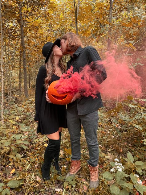 Gender reveal, Halloween, baby girl, pregnancy October Gender Announcement, Pumpkin Head Photoshoot Pregnant, Maternity Shoot Halloween, Maternity Photo Shoot Ideas Fall Theme, Maternity Pictures Halloween, Halloween Gender Reveal Photoshoot, Fall Gender Reveal Photo Shoot, October Maternity Pictures Family, Fall Maternity Announcement Pictures