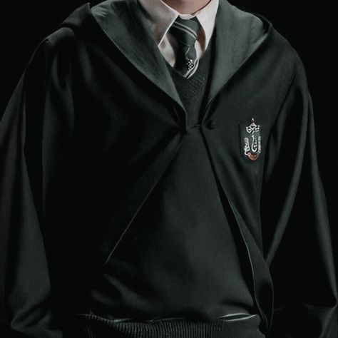 Slytherin Cosplay, Slytherin Uniform, Slytherin Shirt, Harry Potter Uniform, Aesthetic Clothes Men, Slytherin Clothes, Slytherin Outfit, Rabastan Lestrange, Slytherin Fashion