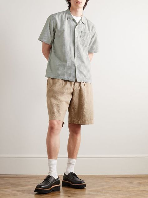 Good boxer shorts breathable but I would prefer the size 3XL. Corporate Sleaze, Tan Shorts Outfit, Capsule Wardrobe Men, 1950s Casual, Boys Aesthetic Outfits, Boyfriend Aesthetic, Masc Fashion, Khaki Shorts Men, Capsule Closet