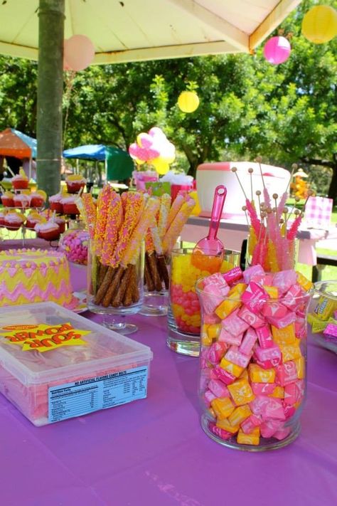 Lemonade Party Theme, Tropisk Fest, Lemonade Stand Birthday, Lemonade Stand Party, Pink Lemonade Party, Sunshine Birthday Parties, Lemonade Party, Fiesta Tropical, Tea Ideas