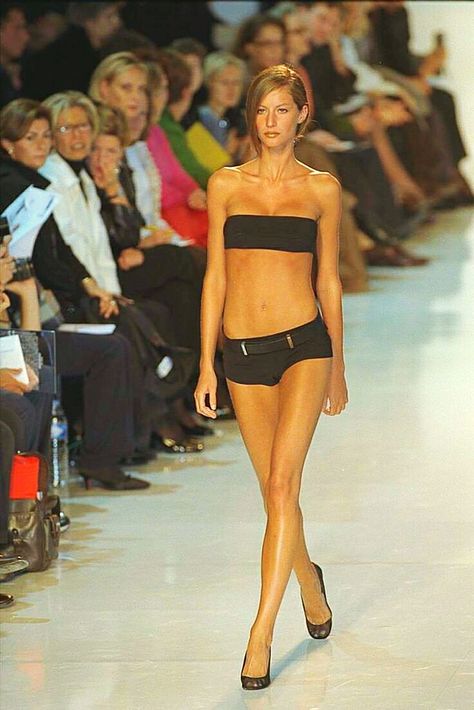 90s Runway Bikinis, Gisele Runway 90s, Wide Rib Cage Model, 90s Model Body, Gisele Bundchen Diet, Wl Motivation, Chic Diet, Gisele Bundchen Style, Gisele Bundchen Body