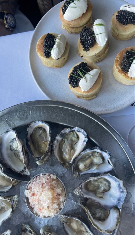 Oysters And Caviar, Fancy Dinner Party Food, Oysters Caviar, Classy Food, Luxury Food, Fancy Food, Food Lists, Beautiful Food, Finger Food