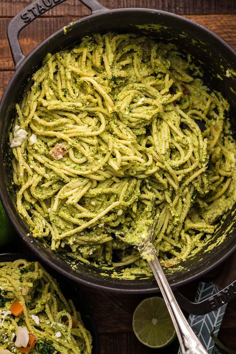 Spaghetti Verde Pasta - Kitchen Divas Salsa Verde Pasta, Tomatillo Pasta, Green Spaghetti Recipe Mexican, Green Spaghetti Recipe, Spaghetti Verde, Green Salsa Verde, College Recipes, Green Pasta, Verde Sauce