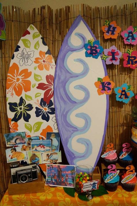 Diy Stitch Decorations, Stitch Backdrop Ideas, Lilo And Stitch Theme, Stitch 2nd Birthday Party, Lelo And Stitch Birthday Party, Lilo And Stitch Party Decorations, Lilo And Stitch Birthday Ideas, Lilo Stitch Party, Disney Stitch Party Ideas