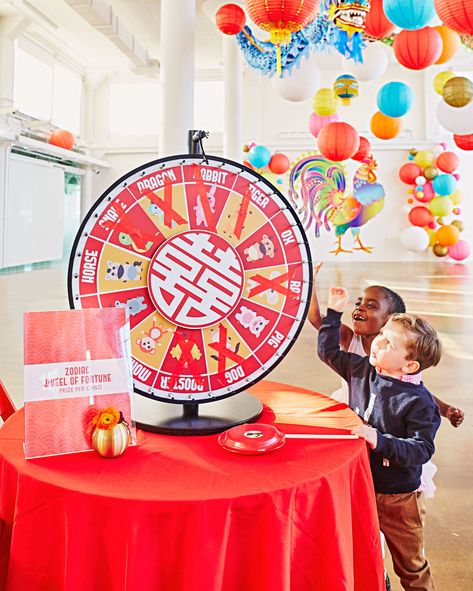 12 Lunar New Year Party Ideas | The Year of the Pig is almost upon us! Try spinning a wheel of fortune! When Martha hosted a Lunar New Year party with her grandchildren, little ones and adults alike enjoyed this game. When it lands, children get to pick out a gift to take home with them.  #entertaining #partyplanningideas #marthastewart #chinesenewyear Table Settings Party, New Year Party Ideas, Lunar New Year Party, Pig Zodiac, Cny 2025, Party Decorations Ideas, Game Booth, Winter Entertaining, Chinese New Year Party