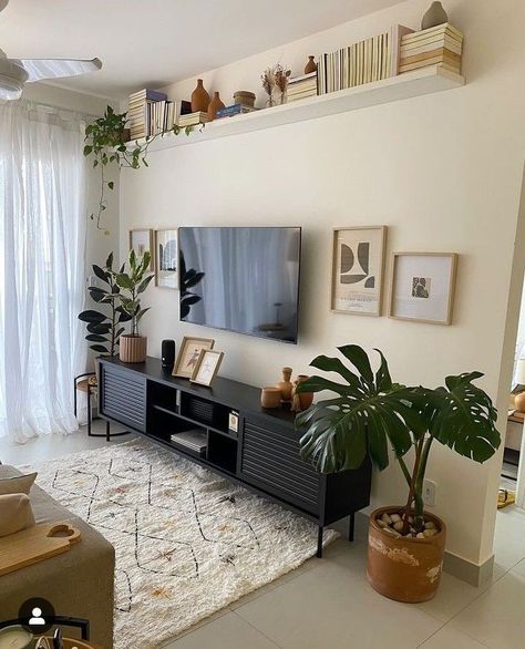 Ruang Tv, Apartment Decorating Living, Colourful Living Room Decor, Apartment Living Room Design, Dream Apartment Decor, Small Apartment Living Room, Small Living Room Decor, Small Apartment Living, Cozy Room Decor