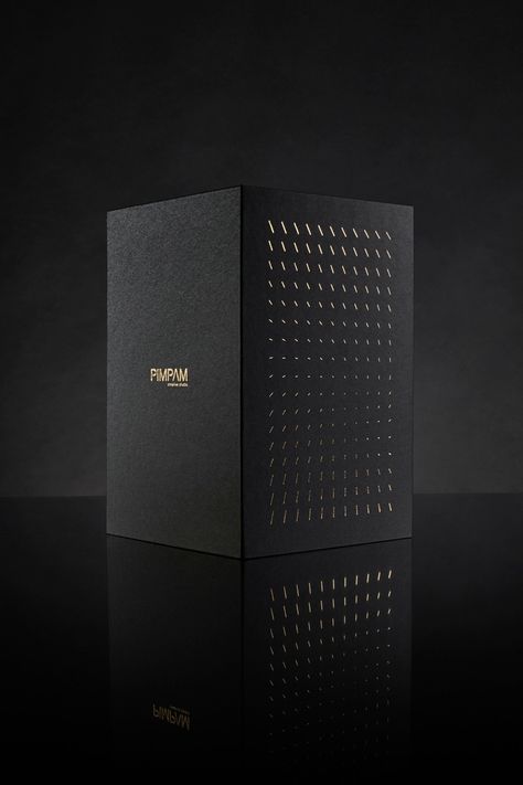 #esteañolovamosapetar on Packaging of the World - Creative Package Design Gallery Black Packaging Design, Vase Photography, Brand Bible, Luxury Box Design, Mental Coach, Gold Packaging, Luxury Packaging Design, Black Sheets, Black Packaging