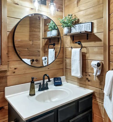 Cabin Feel Bathroom, Modern Pine Cabin, Diy Cabin Bathroom, Small Log Cabin Lake House, Log Cabin Homes Bathroom, Tiny Cabin Bathroom Layout, Cedar Walls Bathroom, Mountain Cabin Bathroom Ideas, Cabin Decoration Ideas