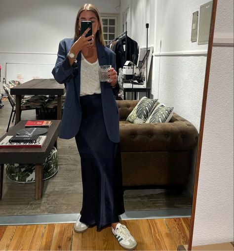 Maxi Dress Office Outfit, Navy Trousers Outfit Women, Summer Fall Transition Outfit, Instagram Mirror Selfie, Workwear Women, Internship Outfit, Professional Workwear, Interview Outfits, Trousers Outfit