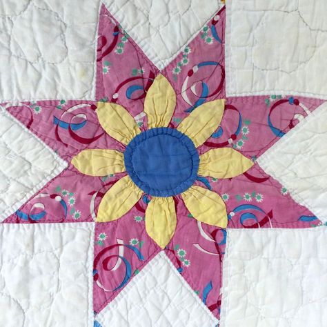 Flower Quilt Patterns Free, Quilt Storage, Amish Quilts, Scrappy Quilt Patterns, Mystery Quilt, Flower Quilt, Quilt Binding, Scrappy Quilt, Star Quilt Patterns