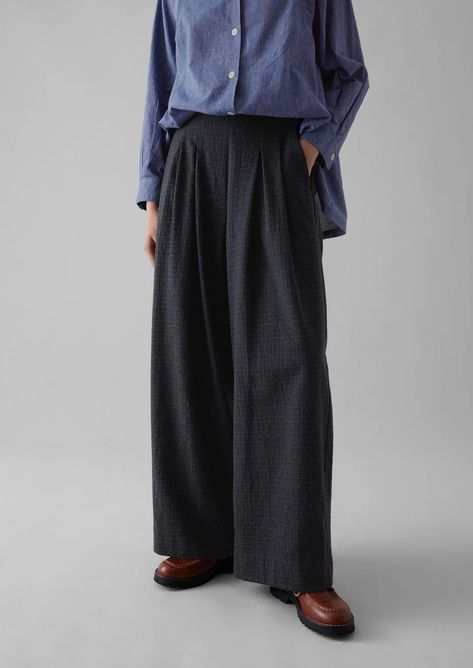 Pleated Trousers Outfit, Toast Clothing, Mens Loungewear, Pleated Trousers, Loungewear Women, Wool Trousers, Women Nightwear, Japanese Outfits, Wool Pants