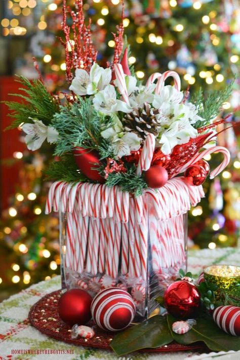 Decorate on a budget this Holiday with these easy dollar store or repurposed Christmas decorations. Quick Christmas centerpieces to make your dining room festive and bring on the Holiday cheer. Candy Cane Decorations Diy, Diy Christmas Table Centerpieces, Christmas Floral Centerpieces, Christmas Table Centerpieces Diy, Christmas Party Centerpieces, Centerpiece Diy, Diy Christmas Table, Chirstmas Decor, Table Centerpieces Diy