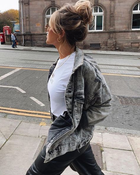 JAMIE GENEVIEVE (@jamiegenevieve) • Instagram photos and videos Jaime Genevieve, Jamie Genevieve, Clothes For Women In 30's, Mum Fashion, Zara T Shirt, Salon Style, Street Style Summer, Sunday Dinner, Leather Trousers