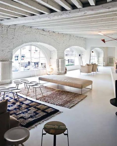 Photo Factory Conversion, Living Industrial, Warehouse Living, White Loft, Plum Pudding, Lots Of Windows, Industrial Warehouse, Interior Minimalista, Loft Living