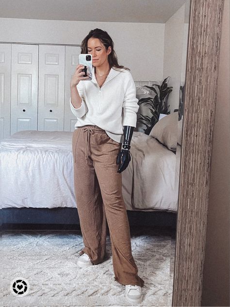 Trendy Stay At Home Mom Outfits, Stay At Home Mom Outfits Fall, Stay At Home Mom Outfits, Winter Modest Outfits, Fall Comfy Outfits, Stay Home Outfits, Young Mom Outfits, Stay At Home Outfits, Mom Outfits Fall