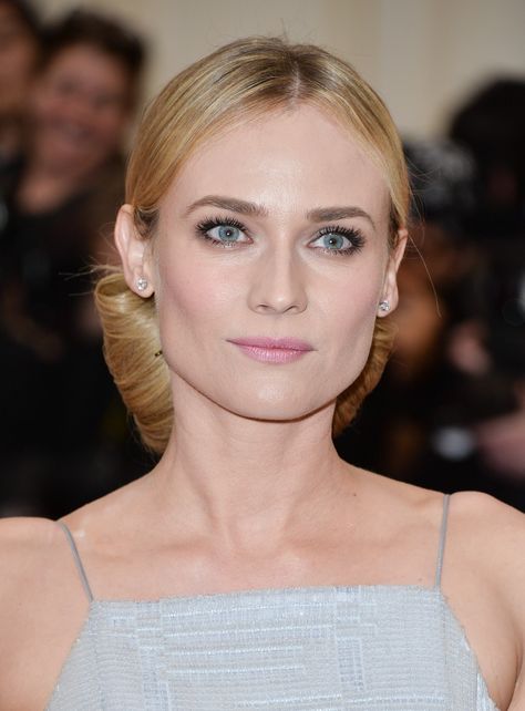 Diane Kruger - Fanned Out Chignon Trendy Eyebrows, Celebrity Eyebrows, Celebrity Wedding Hair, Eyebrows Natural, Celebrity Make Up, Beauty Hacks Eyelashes, Overnight Beauty Hacks, Eyebrow Shapes, Beauty Hacks Lips