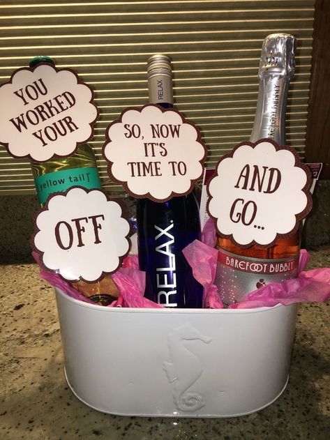 Retirement Gifts Diy, Retirement Gift Basket, Gifts For Boss Male, Graduation Gift Basket, Best Retirement Gifts, Retirement Gift Ideas, Retirement Party Gifts, Baskets Diy, Retirement Gifts For Men