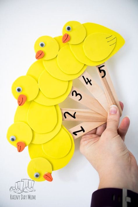 Create your own storytelling and rhyme time props with this easy to make five little ducks craft foam puppets. Perfect for some springtime nursery rhyme and circle time fun for toddlers and preschoolers. Nursery Rhyme Finger Puppets, Nursery Teaching Ideas, Five Little Ducks Craft, Nursery Rhymes Activities For Toddlers, Nursery Rhyme Crafts For Kids, Ducks Craft, 5 Little Ducks, Rhyming Preschool, Nursery Rhyme Crafts