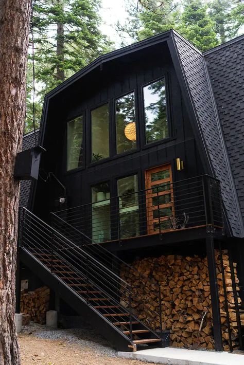 BLACK HOUSE HIDEAWAY: MODERN MOUNTAIN LIVING - Houses for Rent in Truckee, California, United States - Airbnb Black Mountain House, Black Forest House, Forest Houses, Truckee California, Cozy Cottages, Mountain Getaway, Mountain Living, Travel Itinerary Template, Modern Mountain