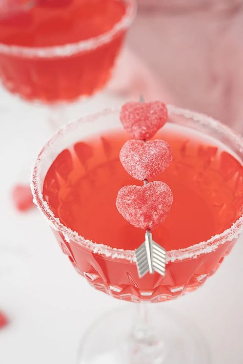 image of a red cocktail with red heart shaped candies Galentines Party Alcoholic Drinks, Valentines Day Cocktail Recipes, Sour Candy Cocktails, Valentines Cocktail Recipes, Valentine Cocktail Party, Pink Valentines Cocktails, Vodka Valentine Cocktail, Cocktail Valentines Day, Valentine's Drinks Alcoholic