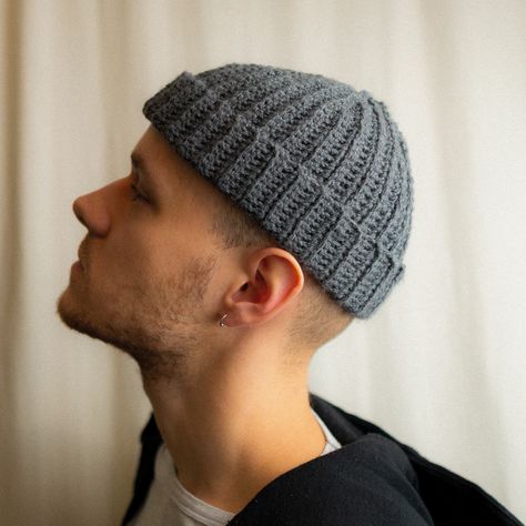 Crocheting Hats For Beginners, Knitting Ideas For Men, Crochet Hat Free Pattern Mens, Beanie Crochet Men, Crochet Skater Beanie, Beanie Crochet For Men, Crochet Hat Ideas For Men, Crochet Man Beanie, Crochet Beanie Man