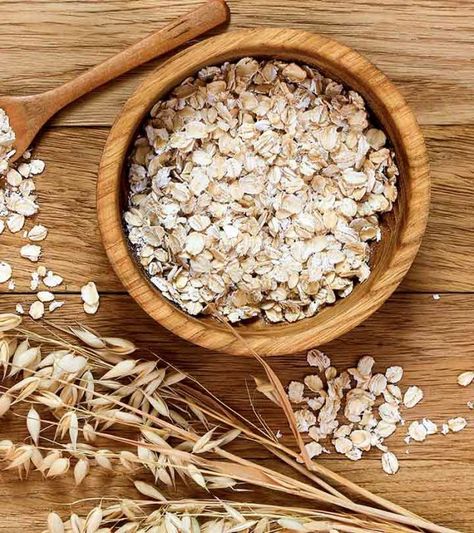 Oatmeal For Skin, Oatmeal Benefits, Milk Photography, Golden Fruit, Wholehearted Living, Scrub Skin, Oat Straw, Skincare For Acne, Soap Collection