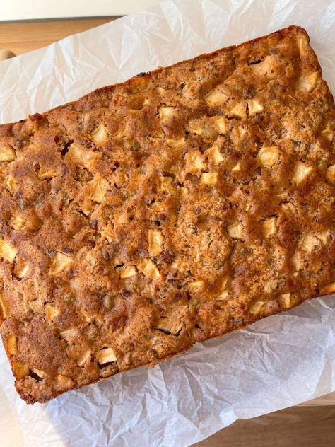 Ina Garten Cake, Fresh Apple Spice Cake, Apple Spice Cake Recipe, Simple Cake Recipe, Autumn Treats, Apple Spice Cake, Smothered Pork, Fresh Apple Cake, Spice Cake Recipes