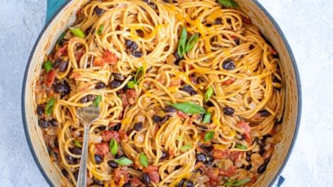 Spaghetti Recipe Vegetarian, Taco Spaghetti Recipe, Black Bean Spaghetti, Simple Spinach Salad, Taco Side Dishes, Taco Spaghetti, One Pot Vegetarian, Vegetarian Tacos, Recipe Vegetarian