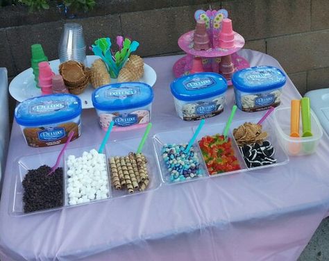 Ice Cream Party Ice Cream Bar, Ice Cream For Parties, Office Ice Cream Party, Ice Cream Bar Outside, Ice Cream Sundae Birthday Party Ideas, Sunday Ice Cream Bar Party Ideas, Sweet 16 Ice Cream Bar, Ice Cream Party School, Ice Cream Bar Party Ideas Birthdays