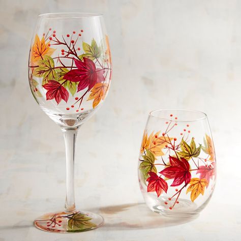 Unique Wine Glasses, Wine Glass Designs, Diy Wine Glasses, Wine Glass Crafts, Wine Glass Art, Glass Bottles Art, Hand Painted Wine Glasses, Wine Bottle Diy, Painting Glassware