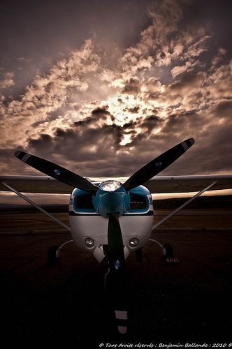 Cessna 182 RG : Québec : Canada .... I remember going up just about every Sunday afternoon with my Darling Daddy! After church, we'd have lunch & then we'd be off.  Shooting "touch & goes" or just tooling around. It was a wonderful part of my childhood & fueled my love of flying. Cessna 182, Cessna Aircraft, Bush Plane, Cessna 172, Airplane Wallpaper, Private Aircraft, Airplane Photography, Private Pilot, Pilot Training