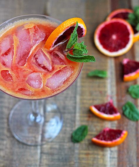 Summer Mocktail Recipes, Spritzer Recipes, Fruity Recipes, Spring Cocktails Recipes, Spring Cocktails, Mocktail Recipe, Healthy Summer, Blood Orange, Food Guide